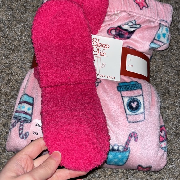 Sleep Chic brand new cozy pants and fuzzy socks - Picture 4 of 4